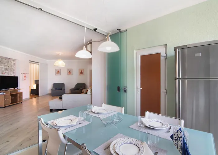 Luxurious Living - Da Rocha