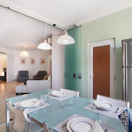 Luxurious Living - Da Rocha